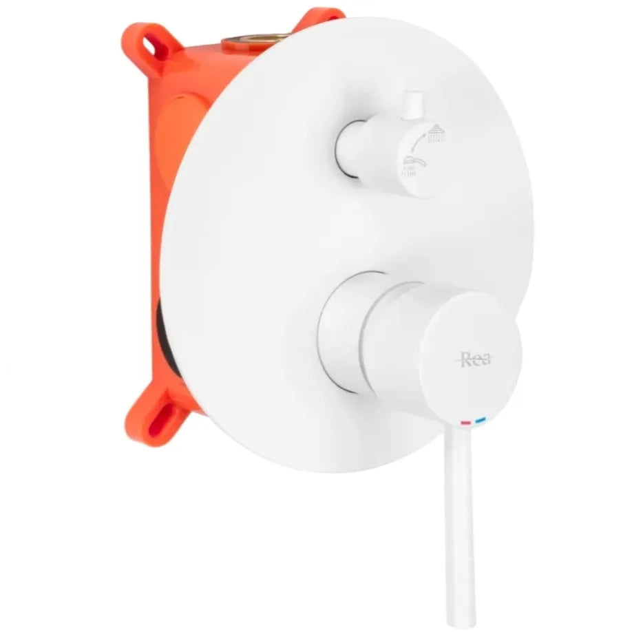 Wannenarmatur Rea Lungo White + Box 2
