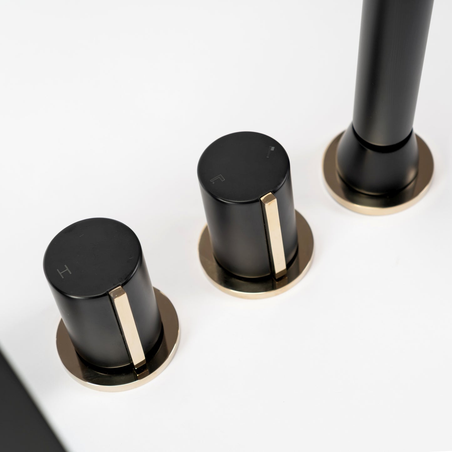 Wannenarmatur Rea ICON Black Matt 2