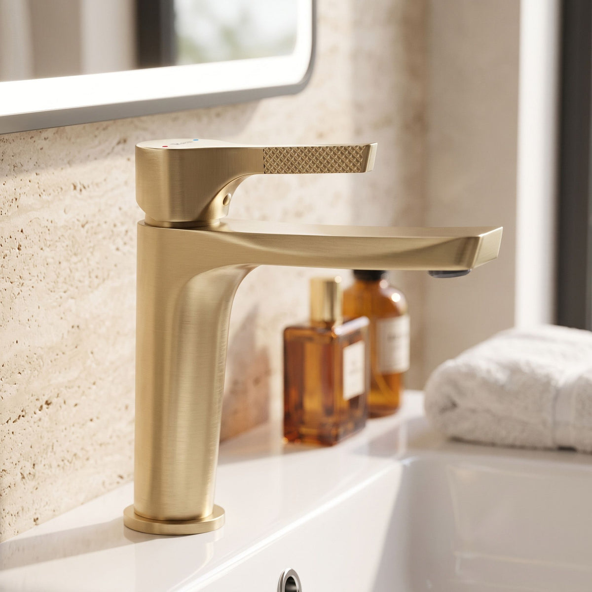 Waschbeckenarmatur PREMIUM Rea Maxim Brush Gold Low 8