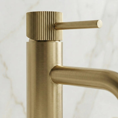 Waschbeckenarmatur Rea Lungo Stripe Brush Gold  2