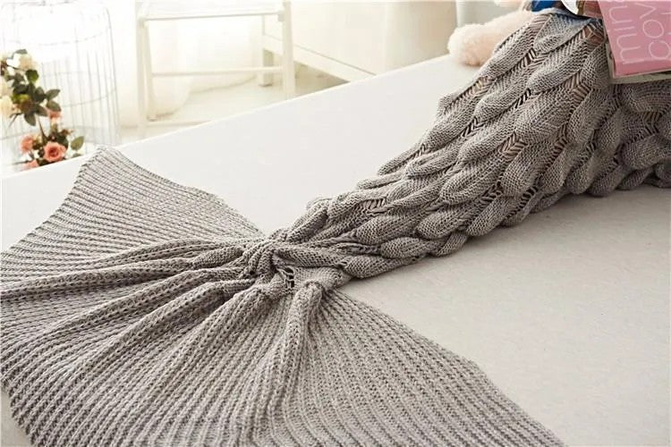 Kuscheldecke Mermaid Tail Grey 3