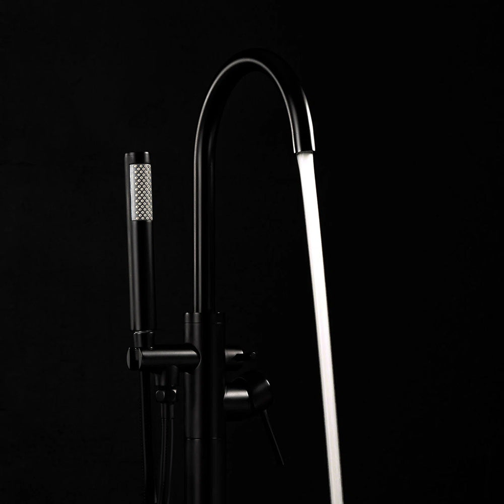 Frei stehende Armatur Rea Lungo Black  4