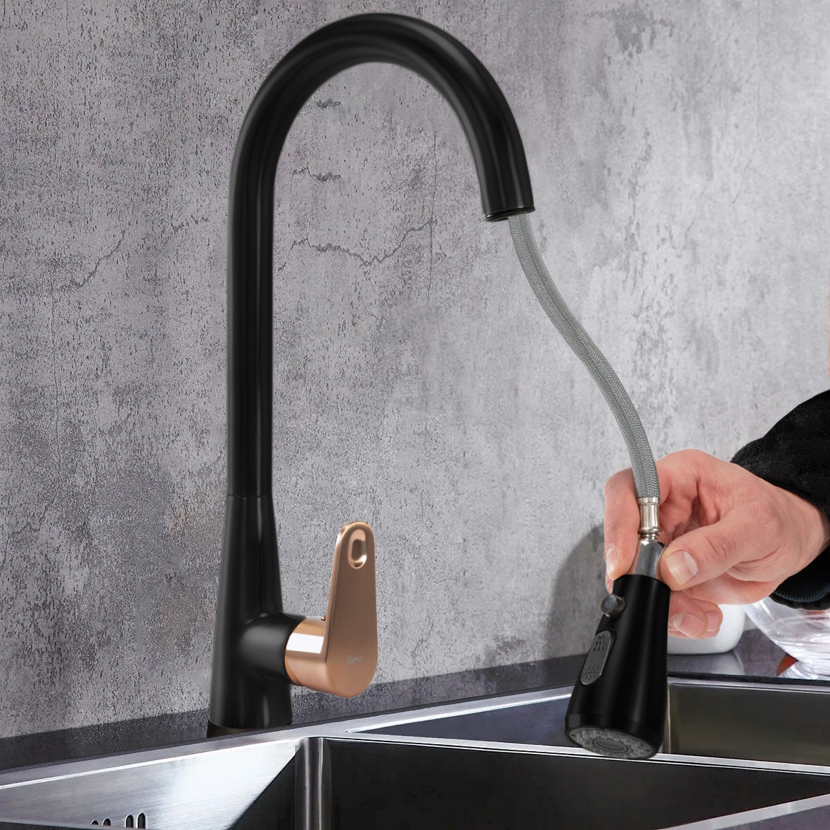 Küchearmatur Rea Mild black mat rose gold  2
