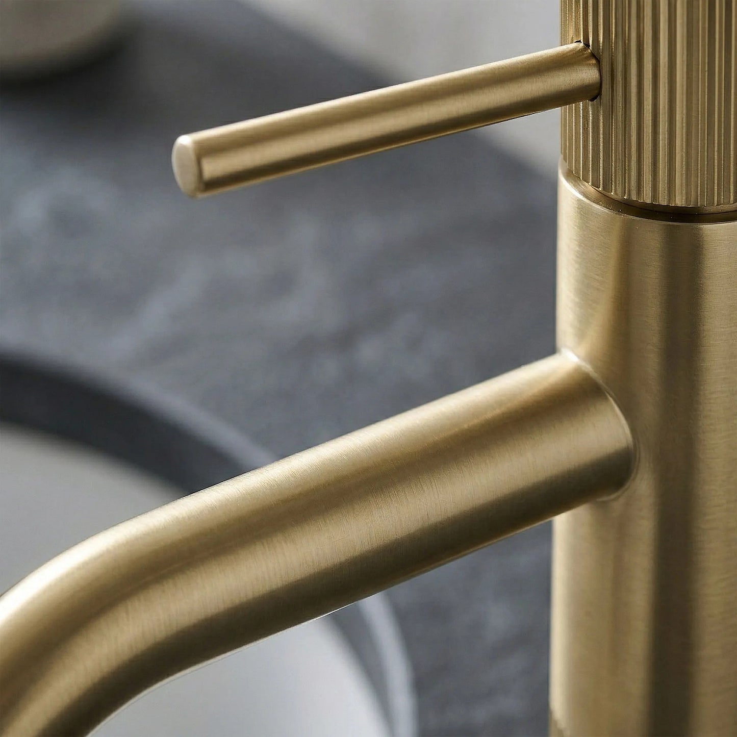 Waschbeckenarmatur Rea Lungo Stripe Brush Gold Low  9